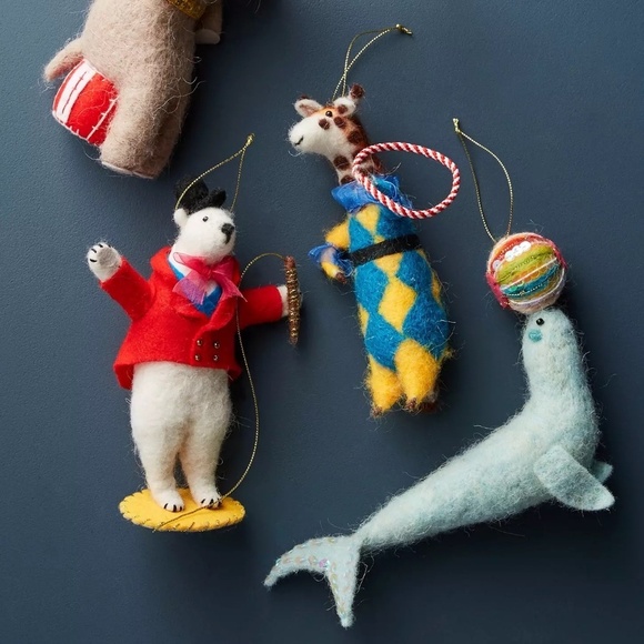 NWT Anthropologie Miss Bumbles Circus Fun Seal Ornament Rare Out of Stock - Picture 8 of 8